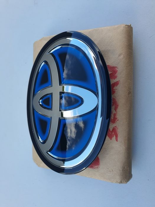 TOYOTA COROLLA CROSS znaczek emblemat hybrid nowy oryginał