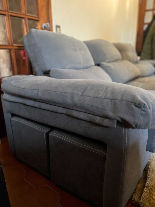 Conjunto sofa e puffs