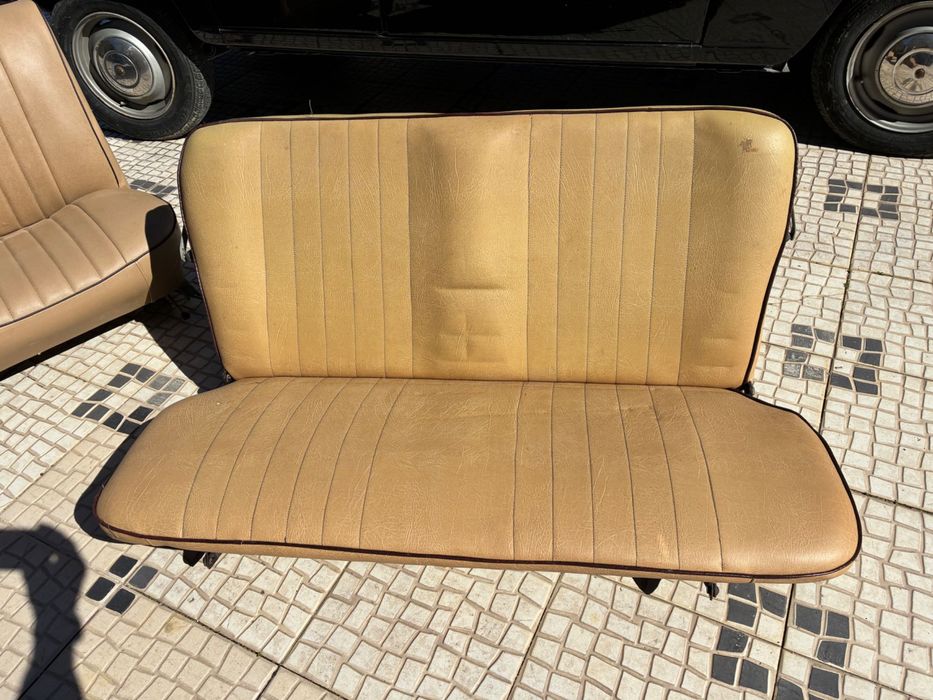 Bancos de 4L Novos (banco da frente corrido)