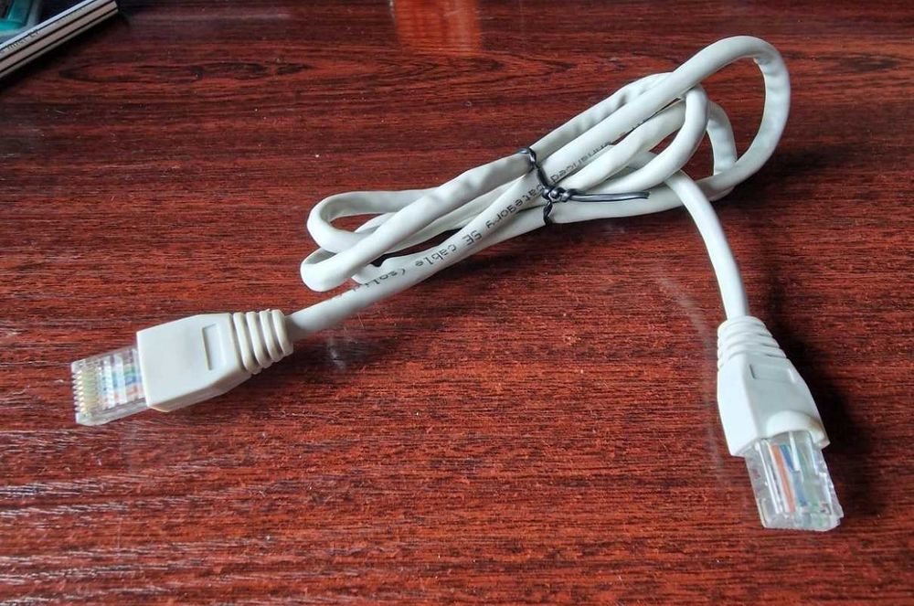 Kabel sieciowy Ethernet RJ-45 biały 145 cm patchcord skrętka