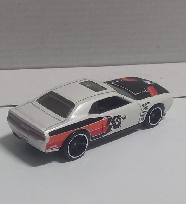 08 Dodge challenger SRT8 hot wheels