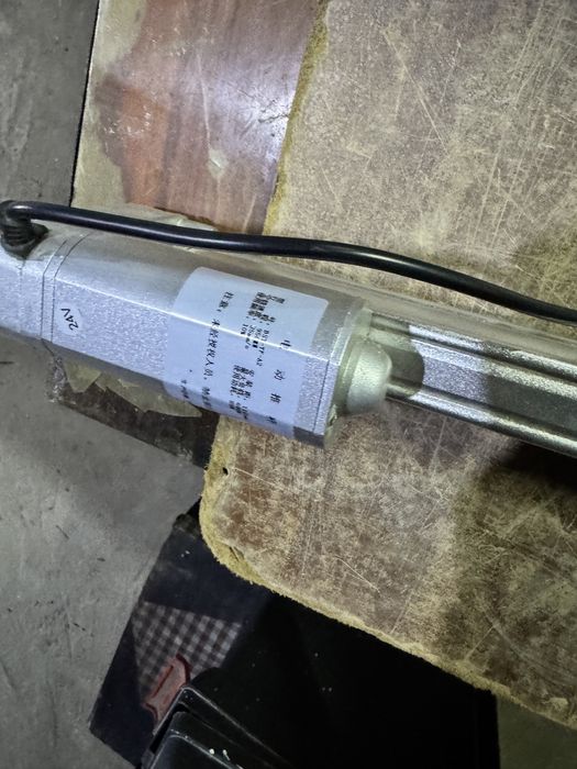Silownik elektryczny 24v 950mm 600mm