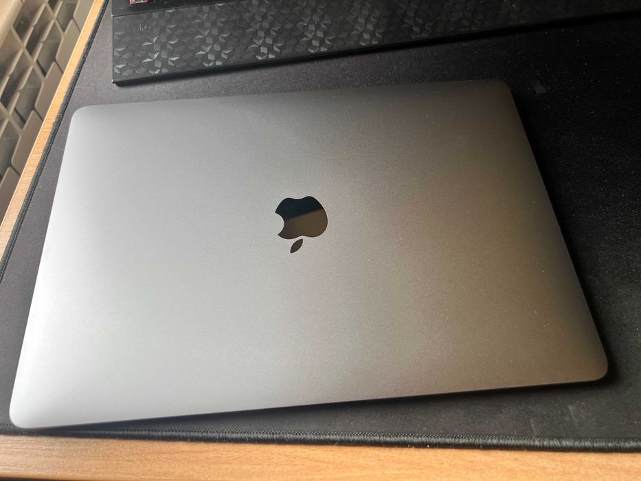 APPLE MacBook Air 13 M1/8GB/256GB SSD/INT/macOS Gwiezdna szarość - jak nowy