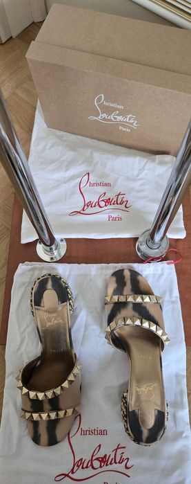 Nowe klapki Pyramule 30 marki Christian Louboutin rozmiar 39