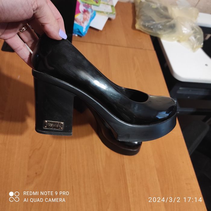 Продам жіночі туфлі