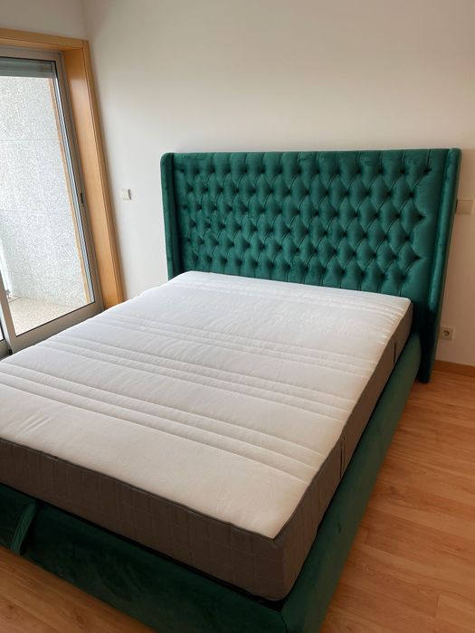 Cama Casal Estofada Veludo Capitoné