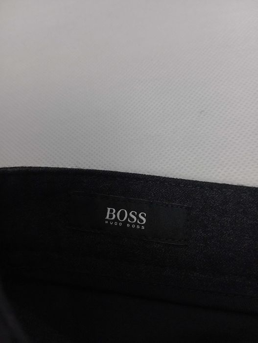 Eleganckie spodnie Hugo Boss W36 XL Virgin Wool