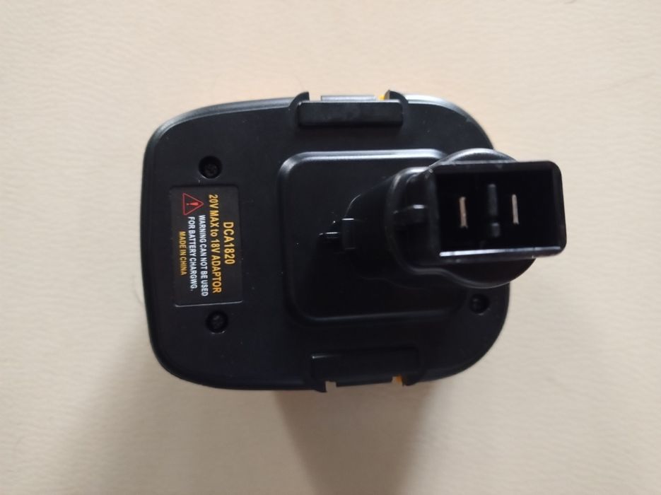 Adapter do akumulatorów narzędzi DeWalt 18V dca1820