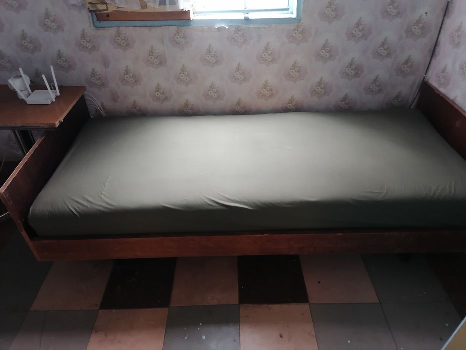 Кровать в гарному стані