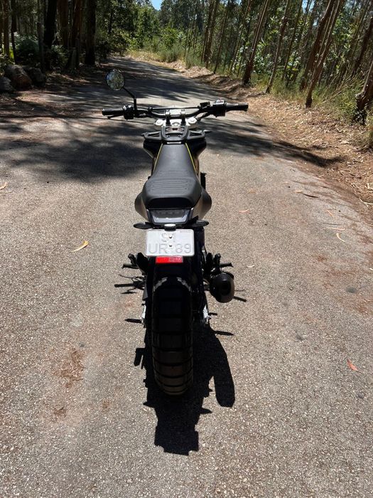 Husqvarna Svartpilen 401