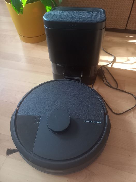 iRobot Roomba że stacją