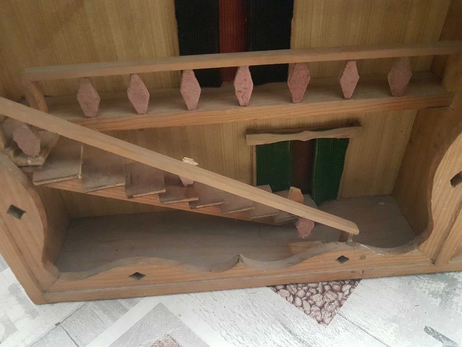 Movel expositor feito a mão