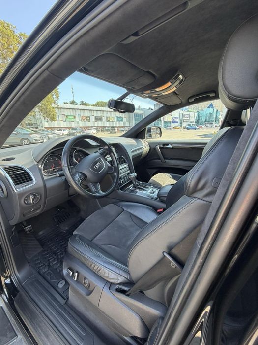 Продам машину  Audi Q7