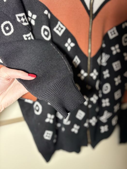 Продам НОВЫЙ женский костюм (кофта+штаны)