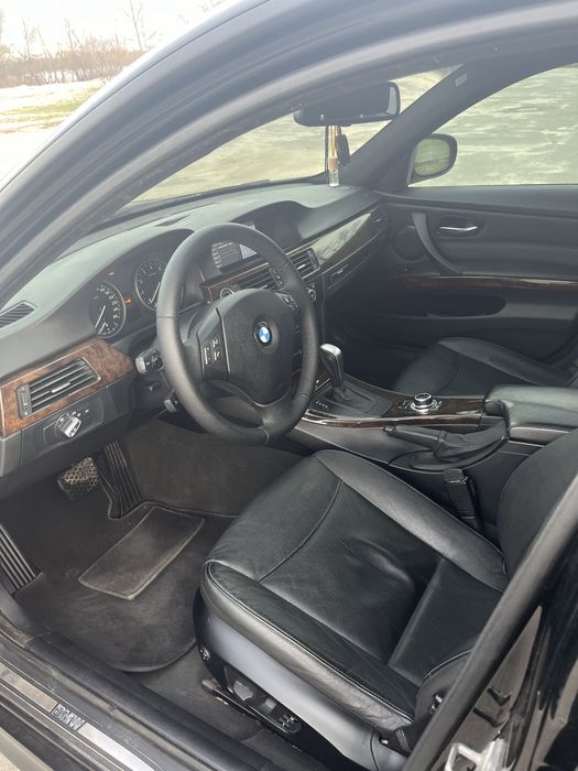 BMW E90 3л 2009 газ