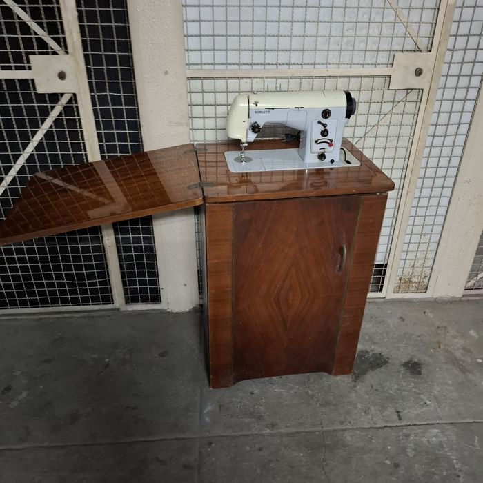 Máquina costura borlleti