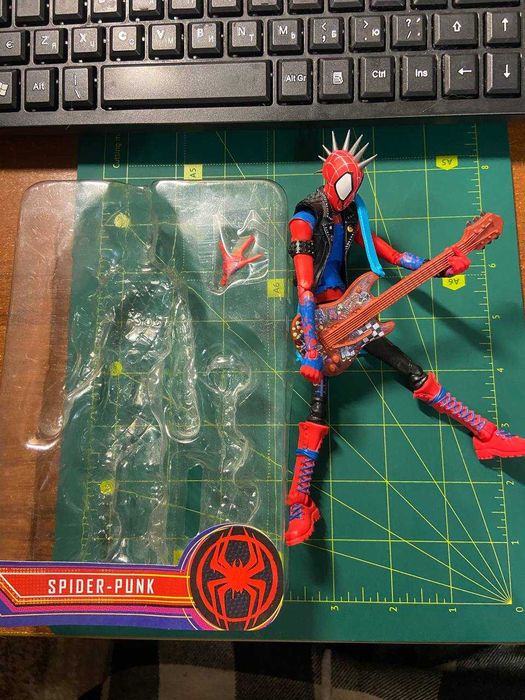 Колекційна фігура Spider-Man: Marvel Legends Spider-Punk