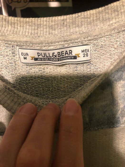 Krótki sweterek w kwiaty Pull&Bear rozmiar M