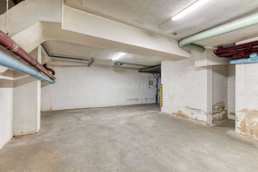 Garagem Box no centro de Belas 41m²