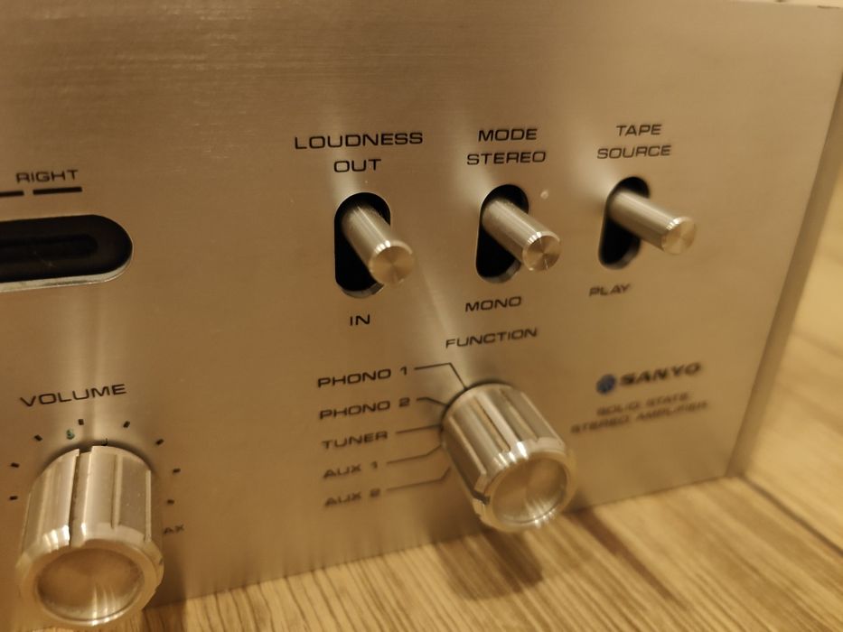 Wzmacniacz vintage Sanyo DCA 1400