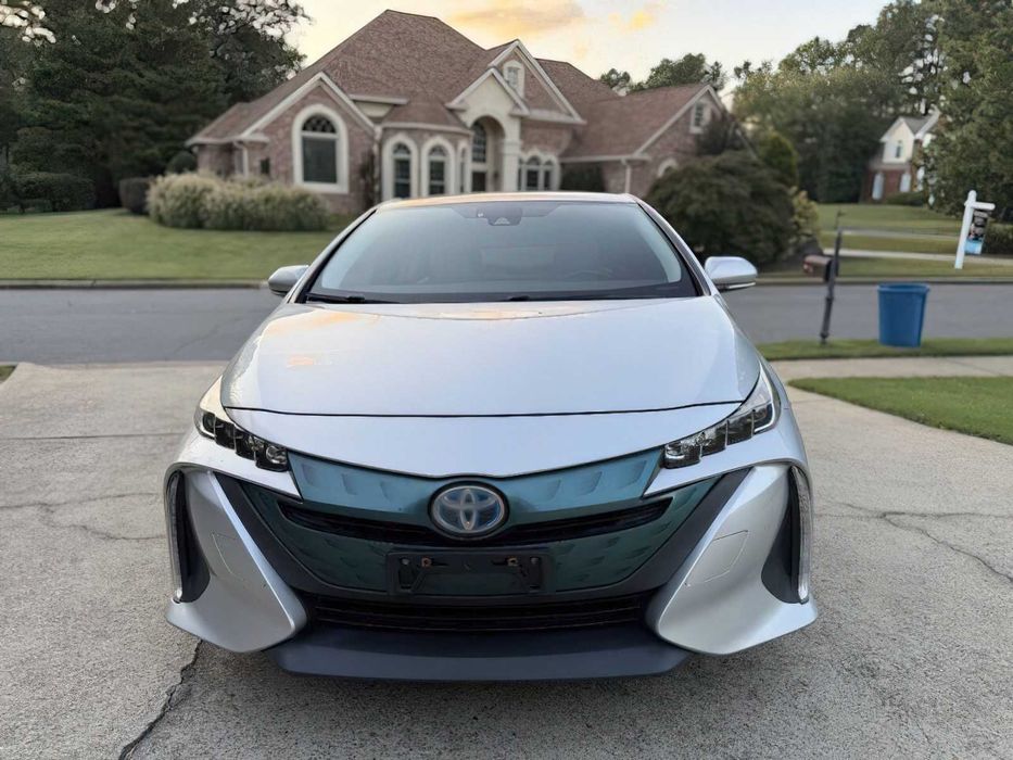 Toyota Prius Prime Plus      2017