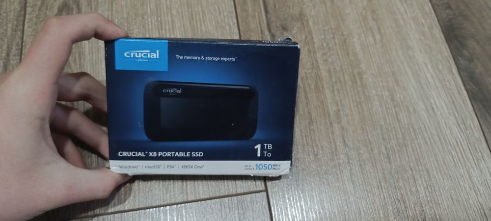 Портативний SSD накопичувач на 1 тб Crucial x8