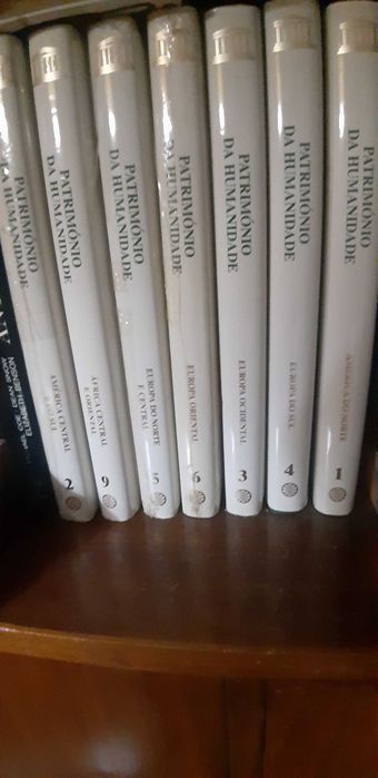 Coletânea de 14 volumes Património Mundial da Unesco, completamente nova.Alguns volumes ainda têm o celofane do embalamento de origem