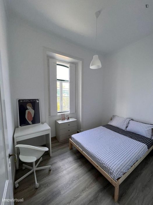 Quarto - localizado em Carcavelos Lisbon