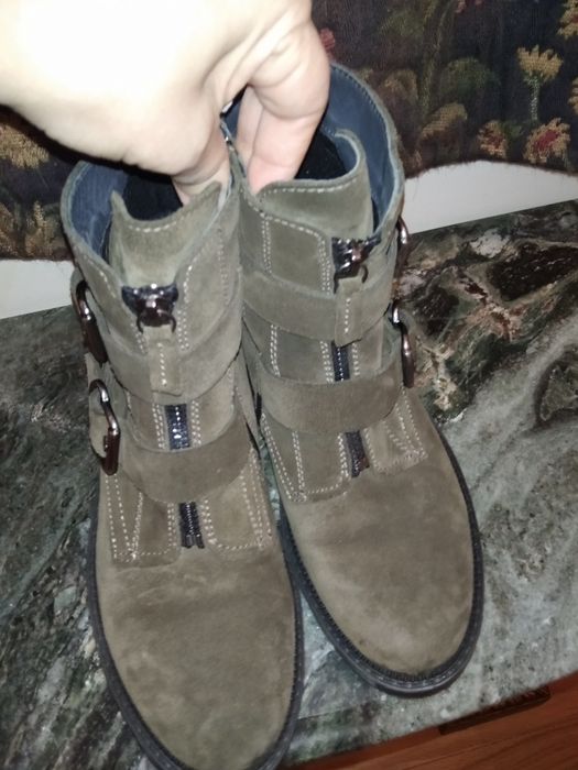Botins para senhora em pele