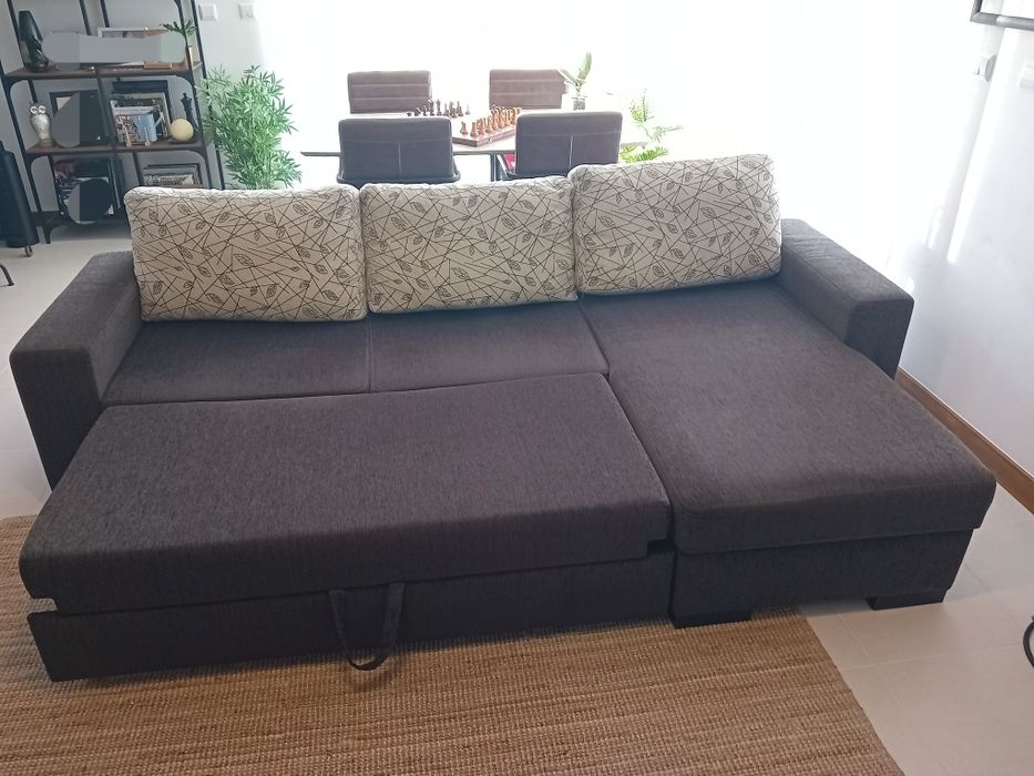 Sofá com cama e baú