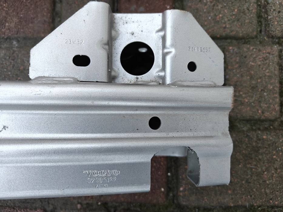 В наявності задній підсилювач Volvo C40 XC40 RECHARGE EX40 EC40