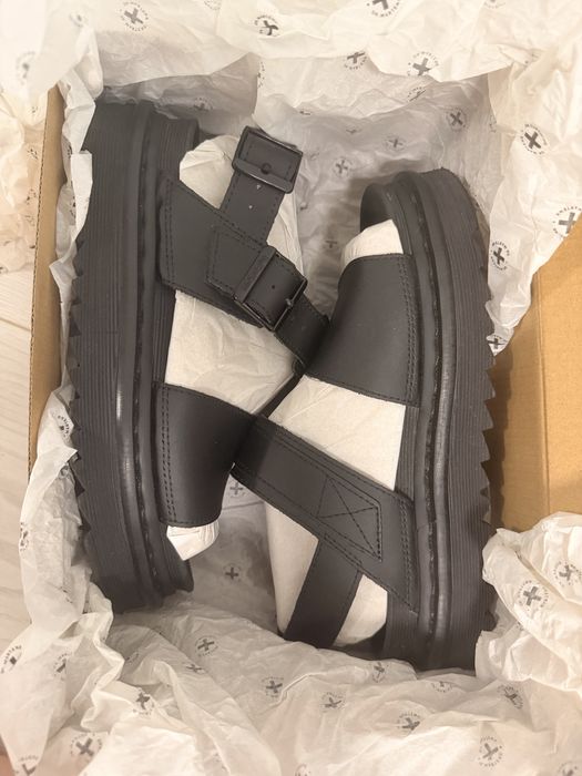 Босоніжки dr martens