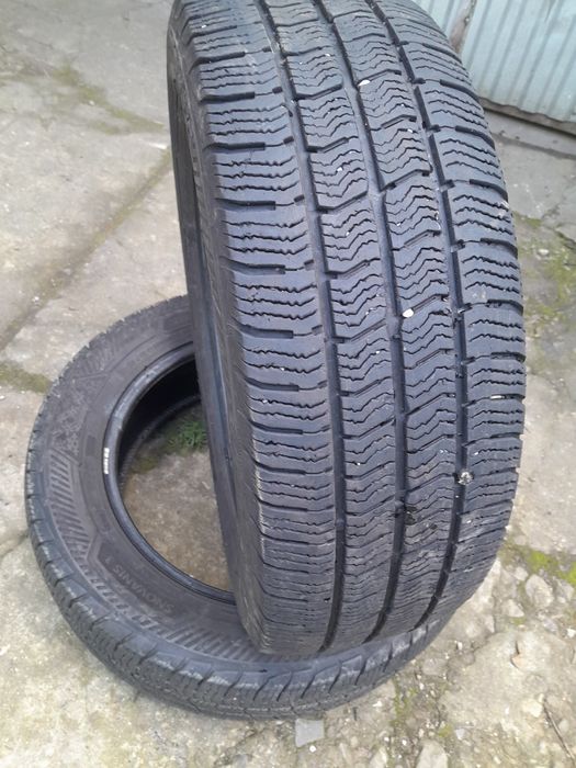 Шини 215/ 60 17C.