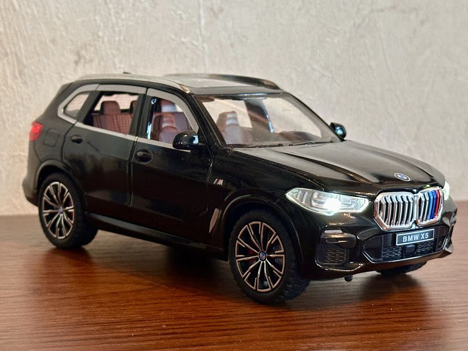 Bmw x5 модель 1:24 машинка новая