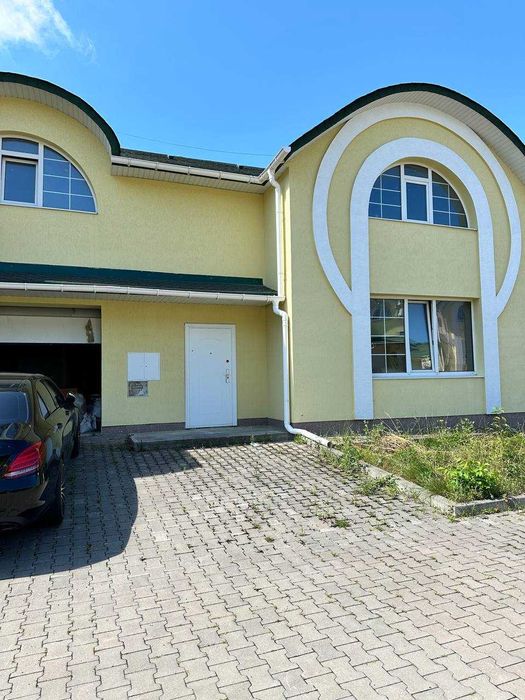 Продам Котедж Озерна . Вул Степана Бандери .Без комісії для покупця