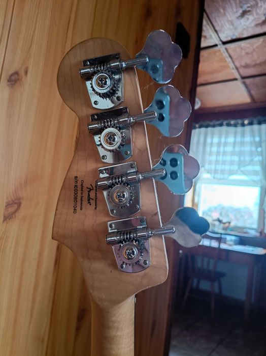 Gitara basowa Squier Fender