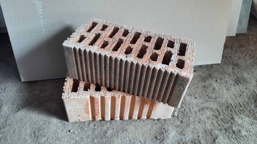 Цегла рядова пустотіла 250х120х90 70шт.