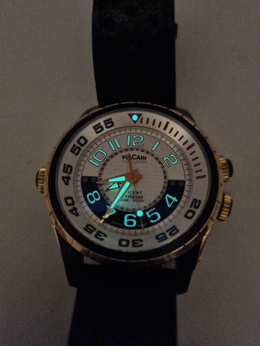Золотые часы Vulcain X-Treme GMT 105924.159