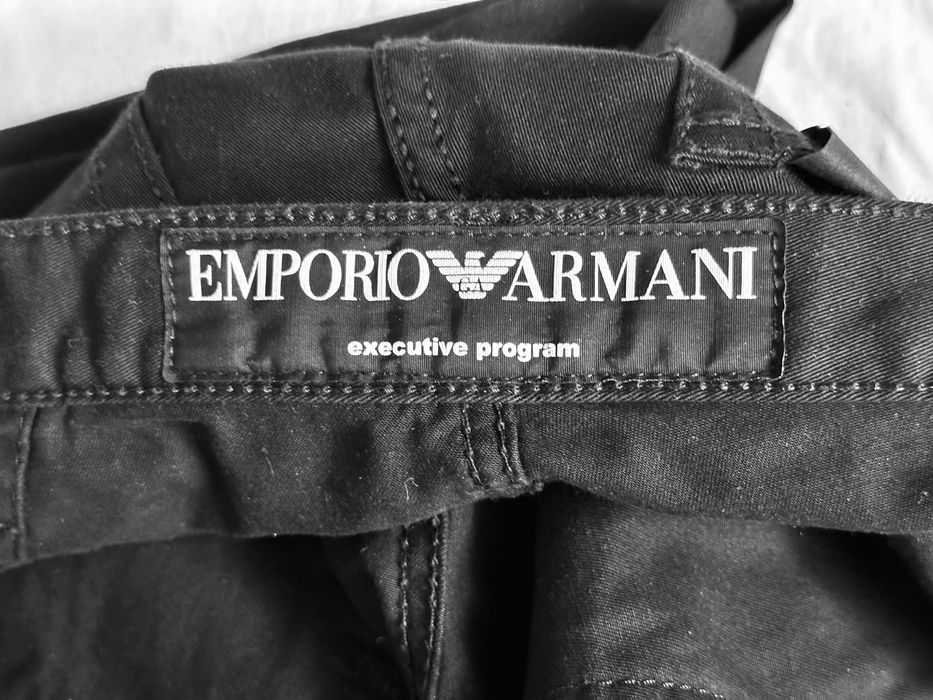 Emporio Armani 33  Spodnie czarne Regular Fit