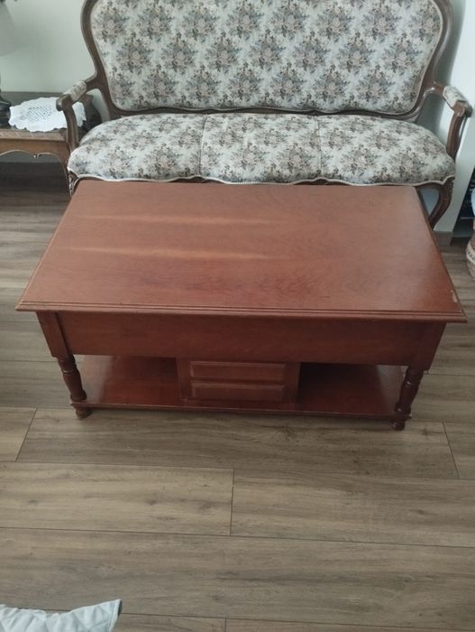 Mesa de sala de madeira cerejeira