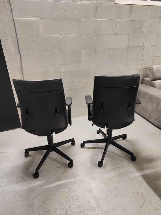 Крісло офісне, шкіряне. Є 2 шт. Шкіра   .