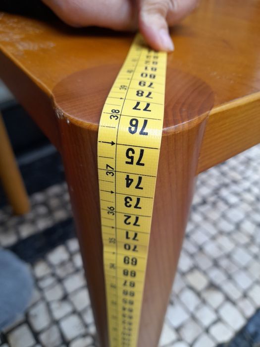 Mesa em Madeira maciça quadrada de jantar , café ou de apoio