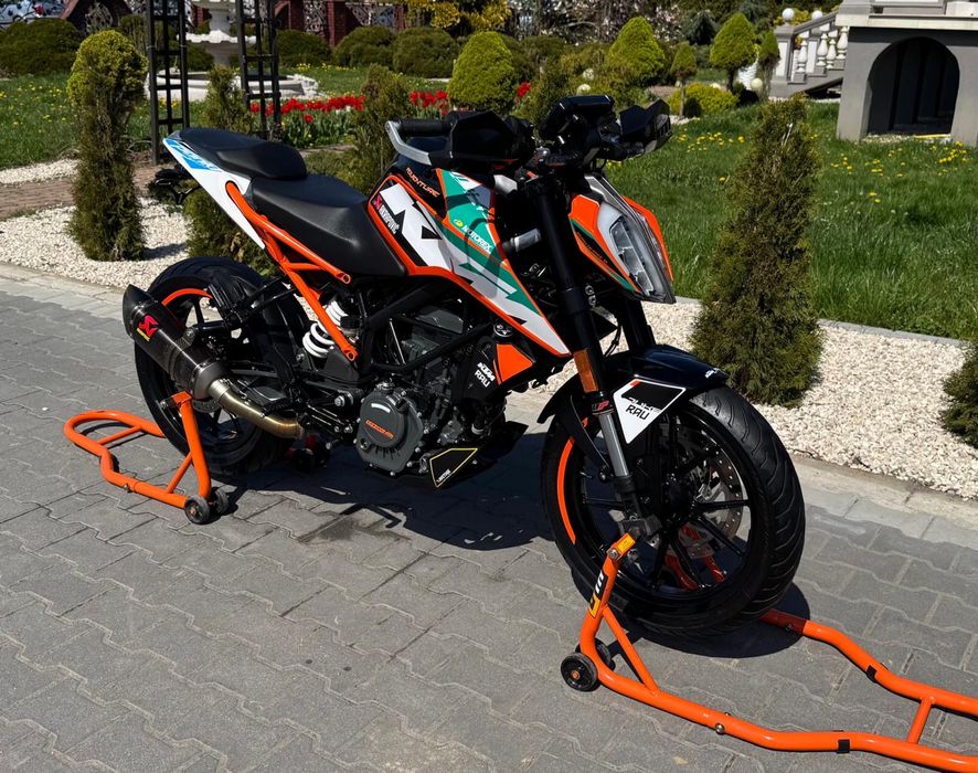 KTM Duke 125 AKRAPOVIĆ 16tys km  Super Stan DODATKI Niski Przebieg kat.B A1