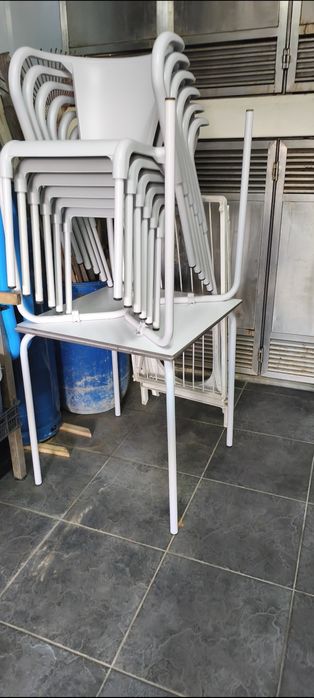 Vendo duas Mesa e seis cadeiras de esplanada