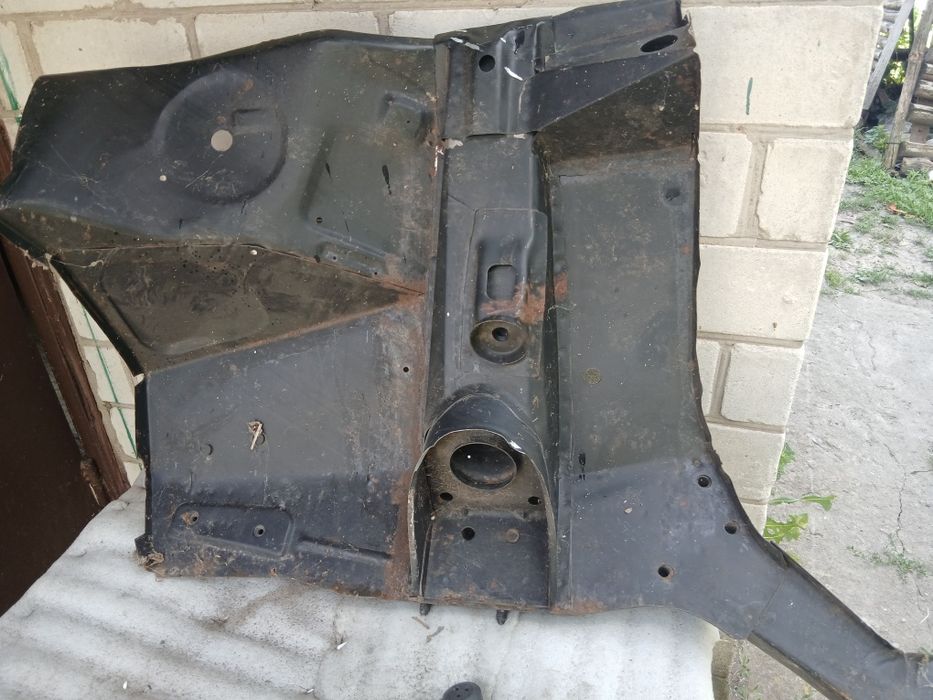 Бризговик пер. Лівий ваз 2104-07 .