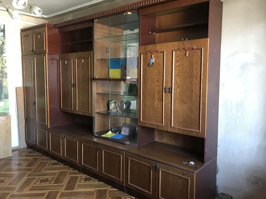 Шафа, стінка  у вітальню