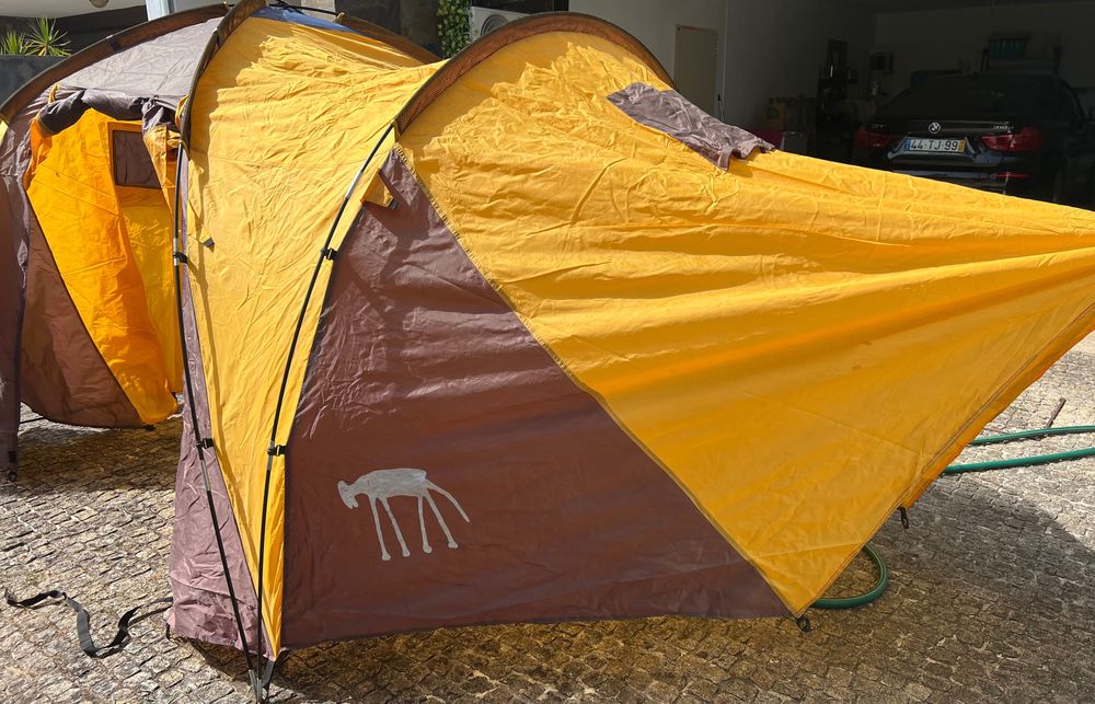 Tenda de Campismo (2quartos e sala)
