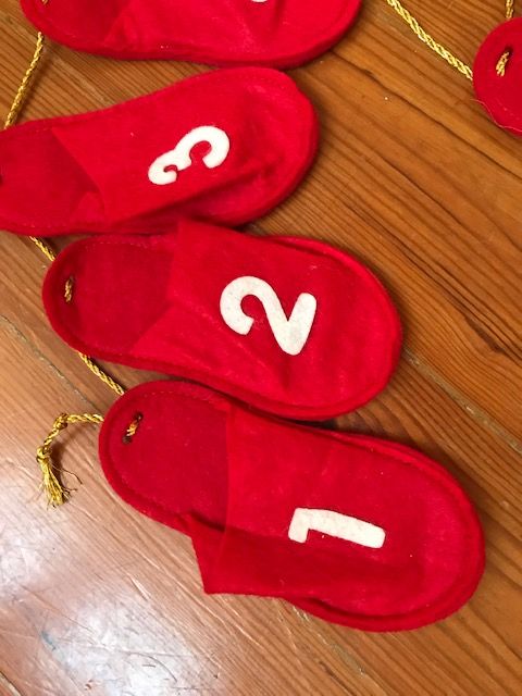 NATAL Calendário de advento. Grinalda. Pai natal. Enfeites