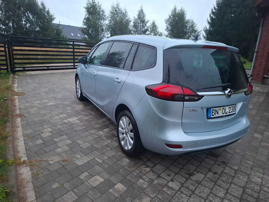 Opel Zafira Tourer malutki przebieg