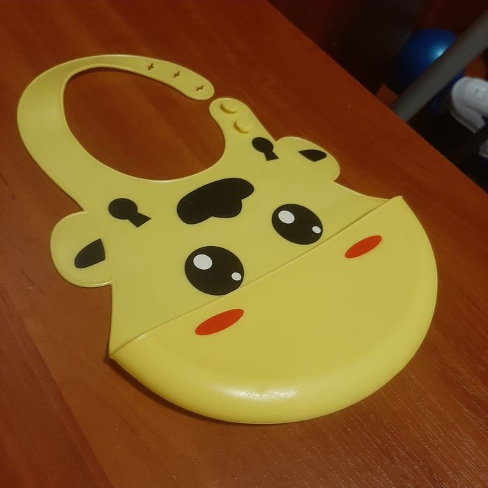 Нагрудник/слюнявчик силіконовий з кишенею

Відправляю Олхдоставкою